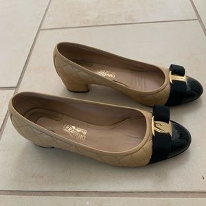 Ferragamo Vara Bow pump shoe - SIZE 7